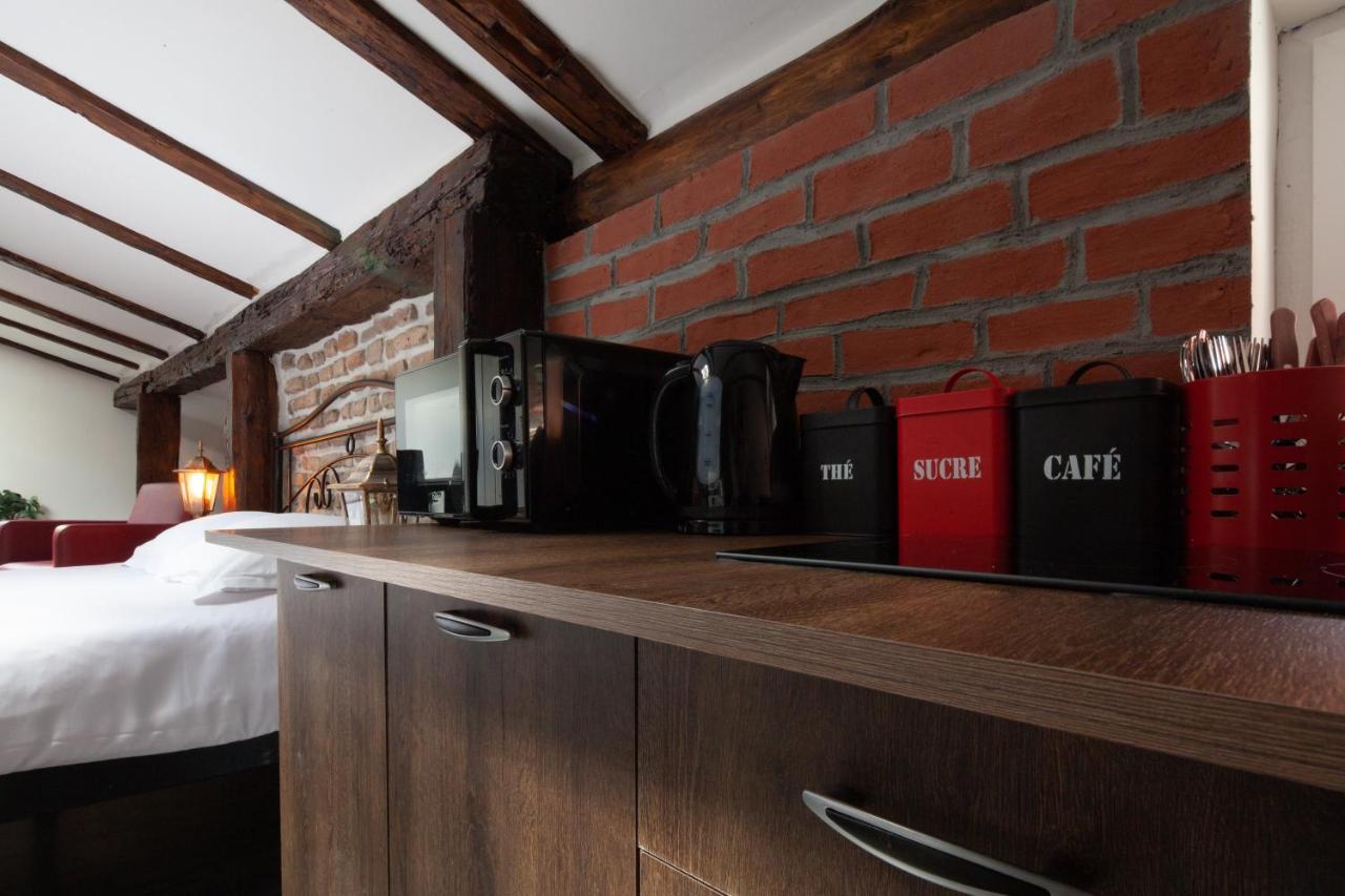 Little Paris Booutique In Old Town Center Brasov Apartman Kültér fotó