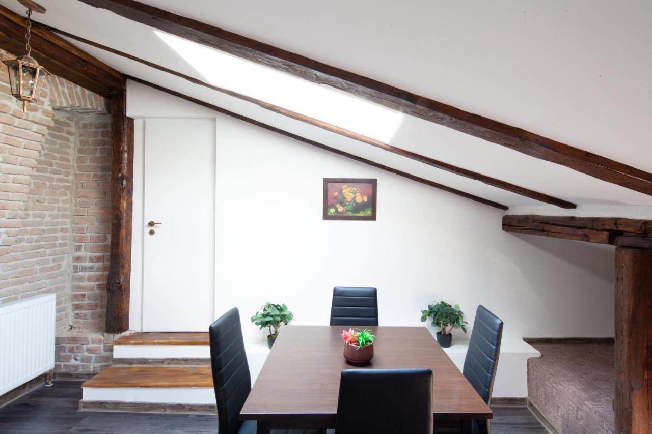 Little Paris Booutique In Old Town Center Brasov Apartman Kültér fotó
