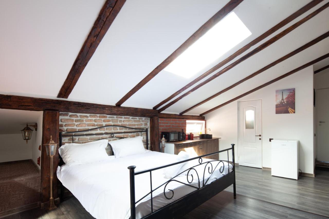 Little Paris Booutique In Old Town Center Brasov Apartman Kültér fotó